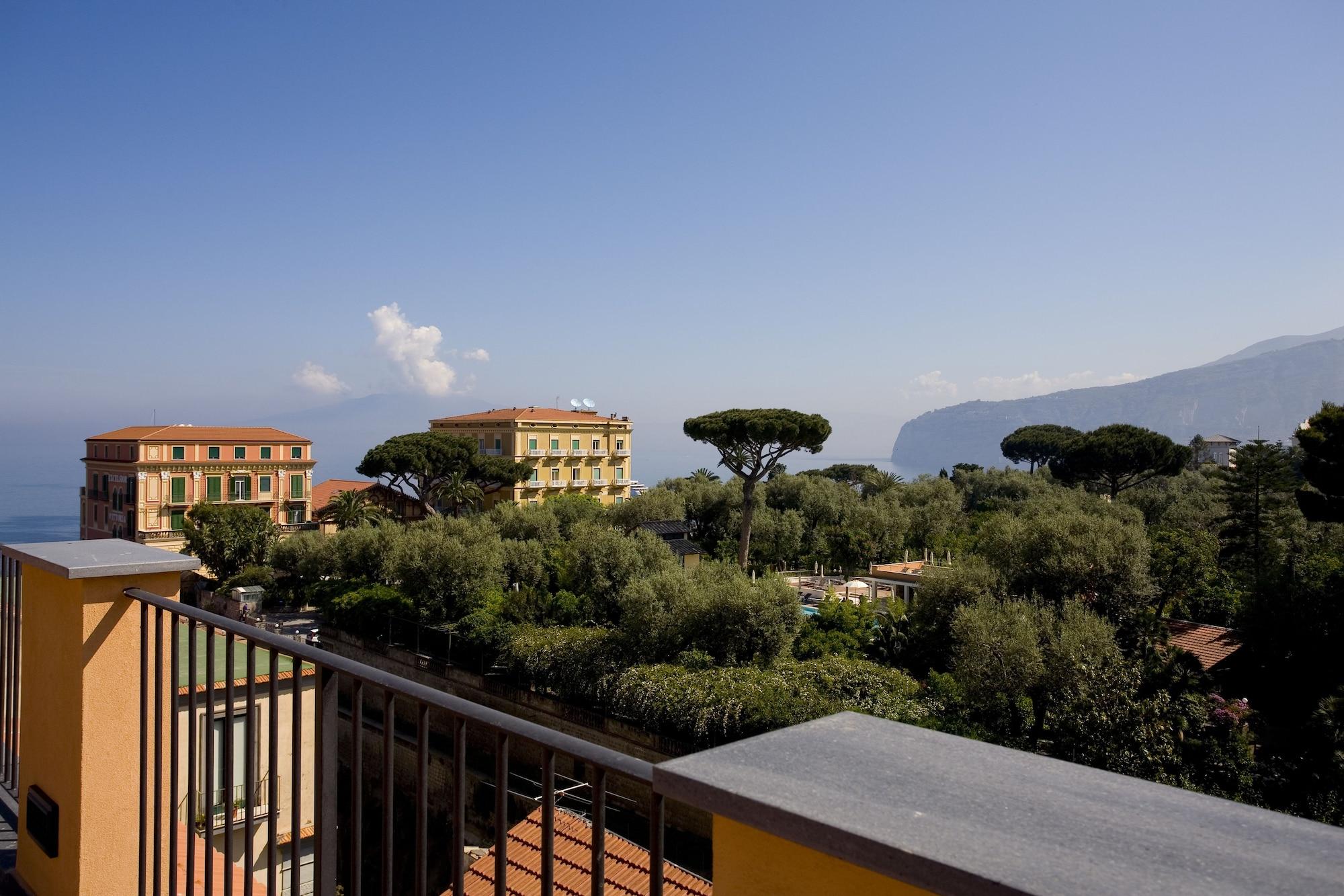 Hotel Palazzo Guardati Sorrento Esterno foto
